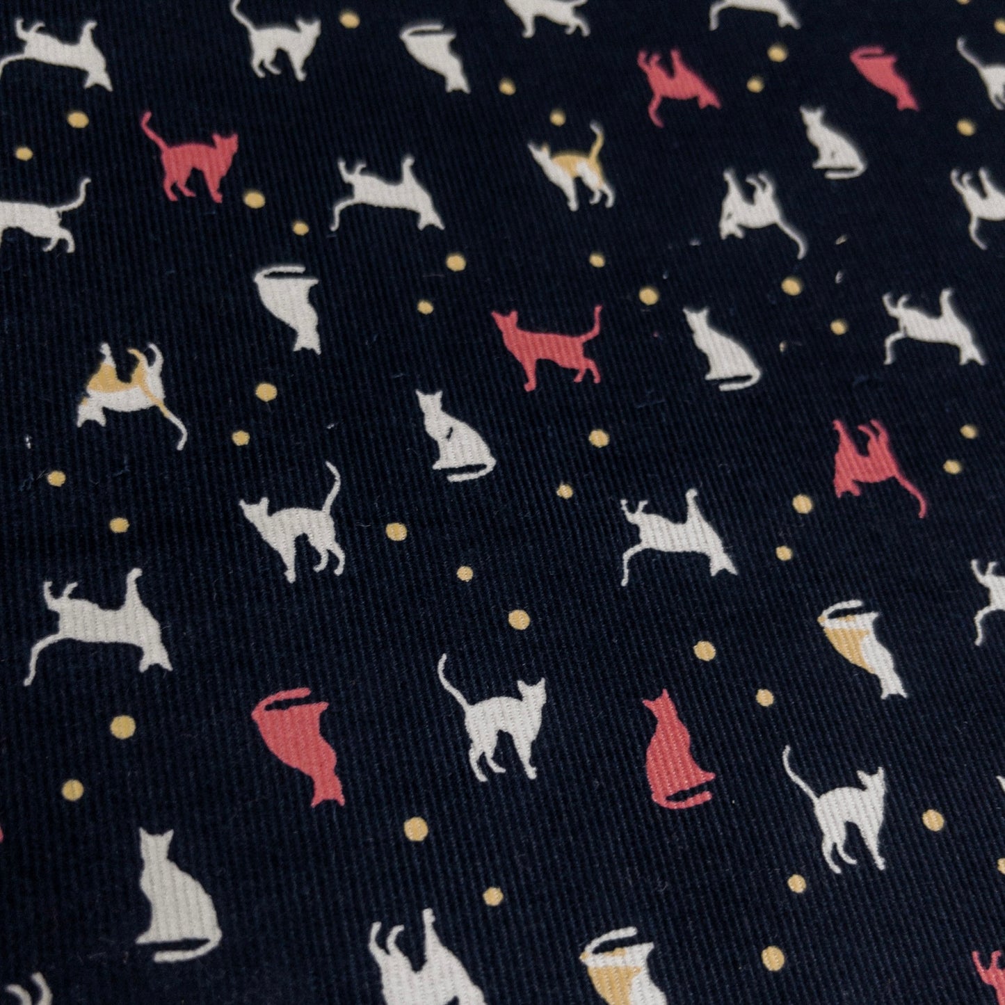 Japan | cat dots 貓貓波點 | cotton printed corduroy 薄燈芯絨