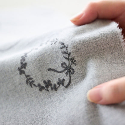 Japan | VIYELLA floral wreath 花圈刺繡 | cotton yarn dyed embroidery 法蘭絨純棉