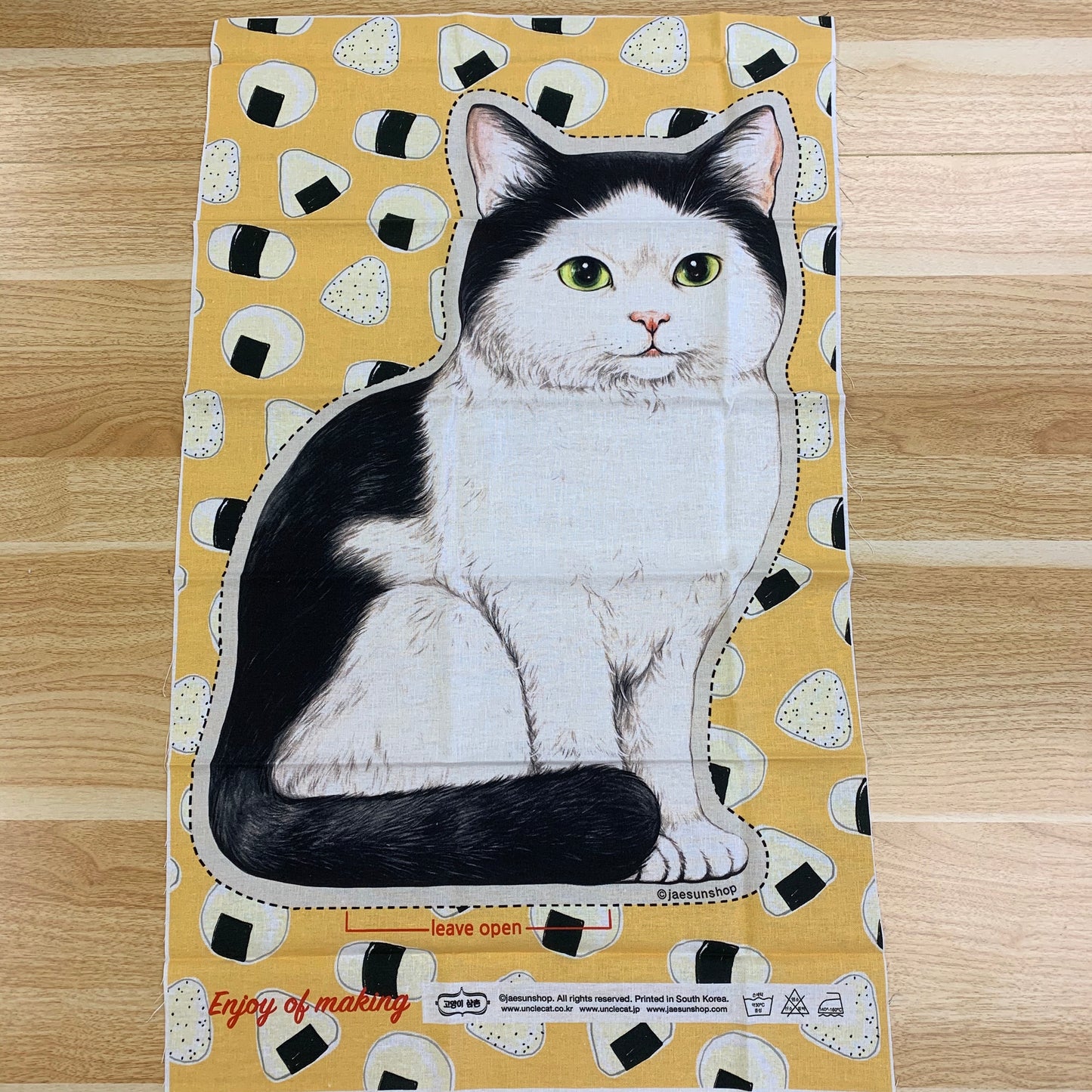 Unclecat 貓叔叔 | the polite cat panel 定位布